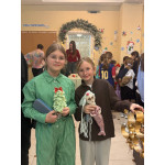 Благотворительная выставка-продажа новогодних украшений: вместе к добрым делам!